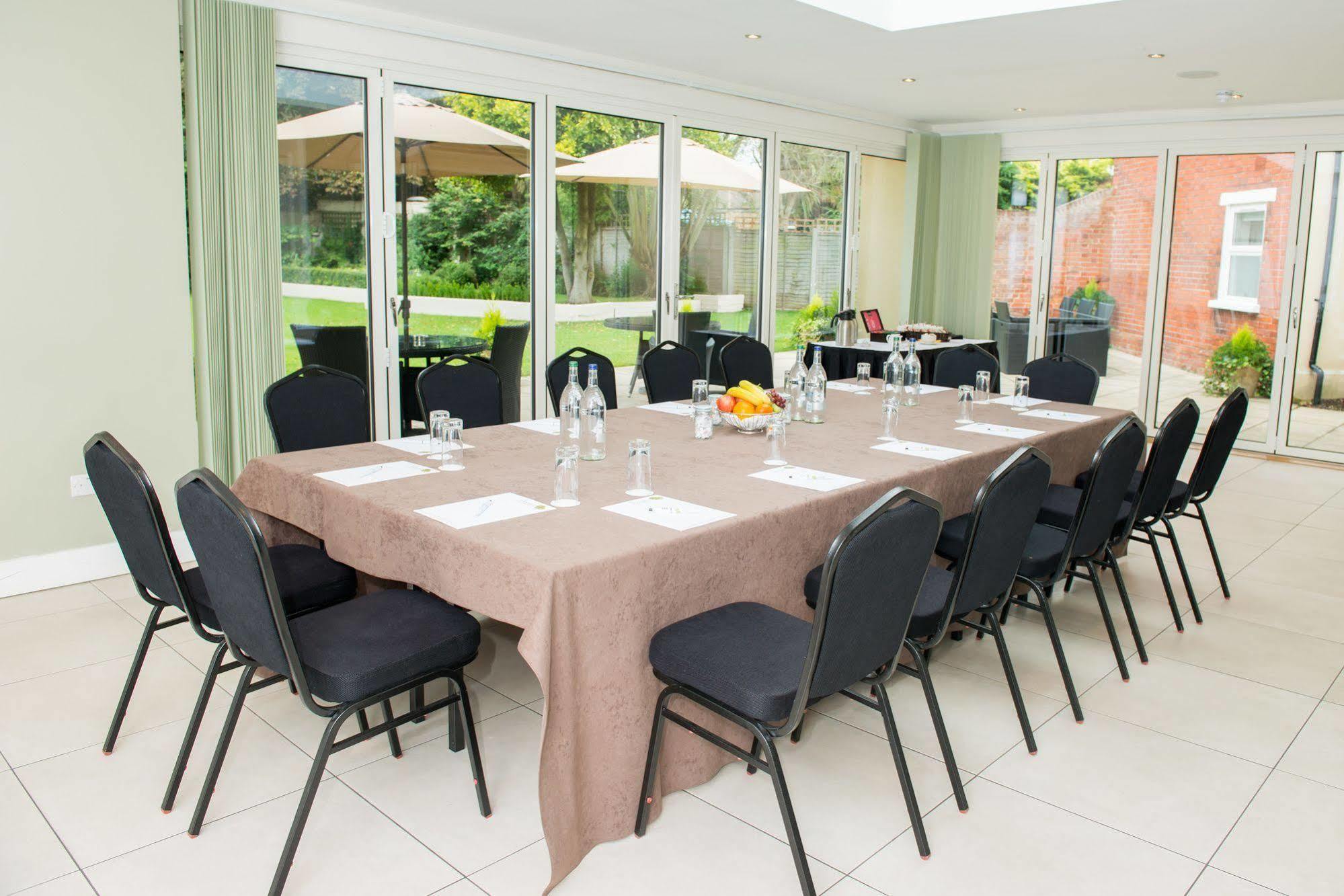 Stanwell Hotel By Mercure מראה חיצוני תמונה